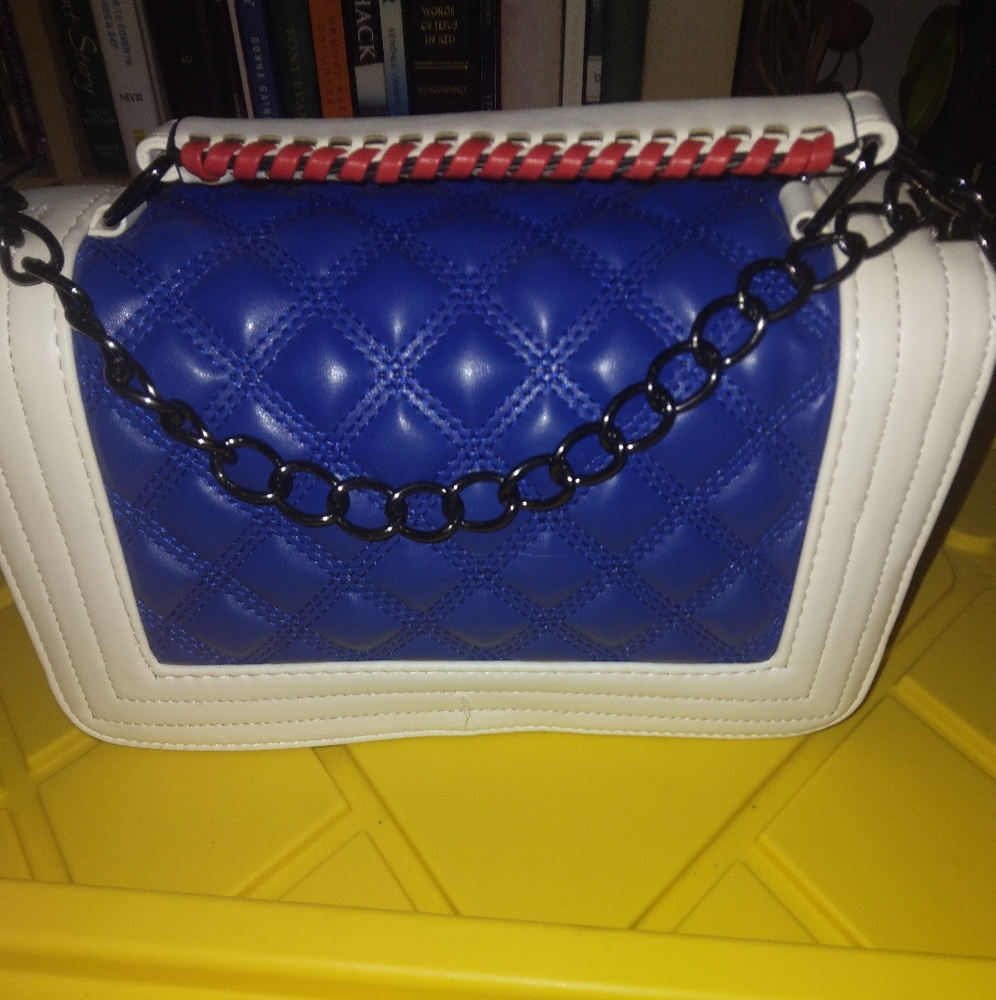 Cross body - Picture 2 of 3